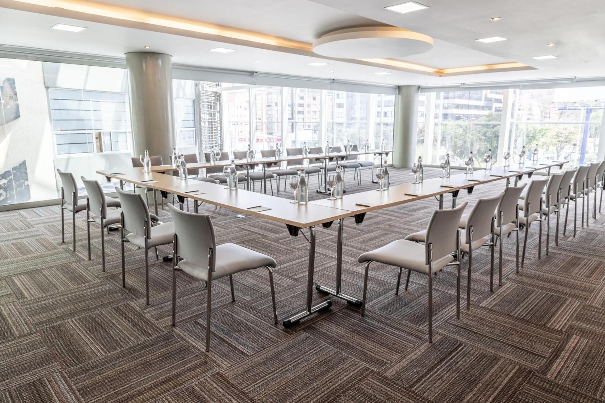 Sonesta Hotel Богота Экстерьер фото Meeting room