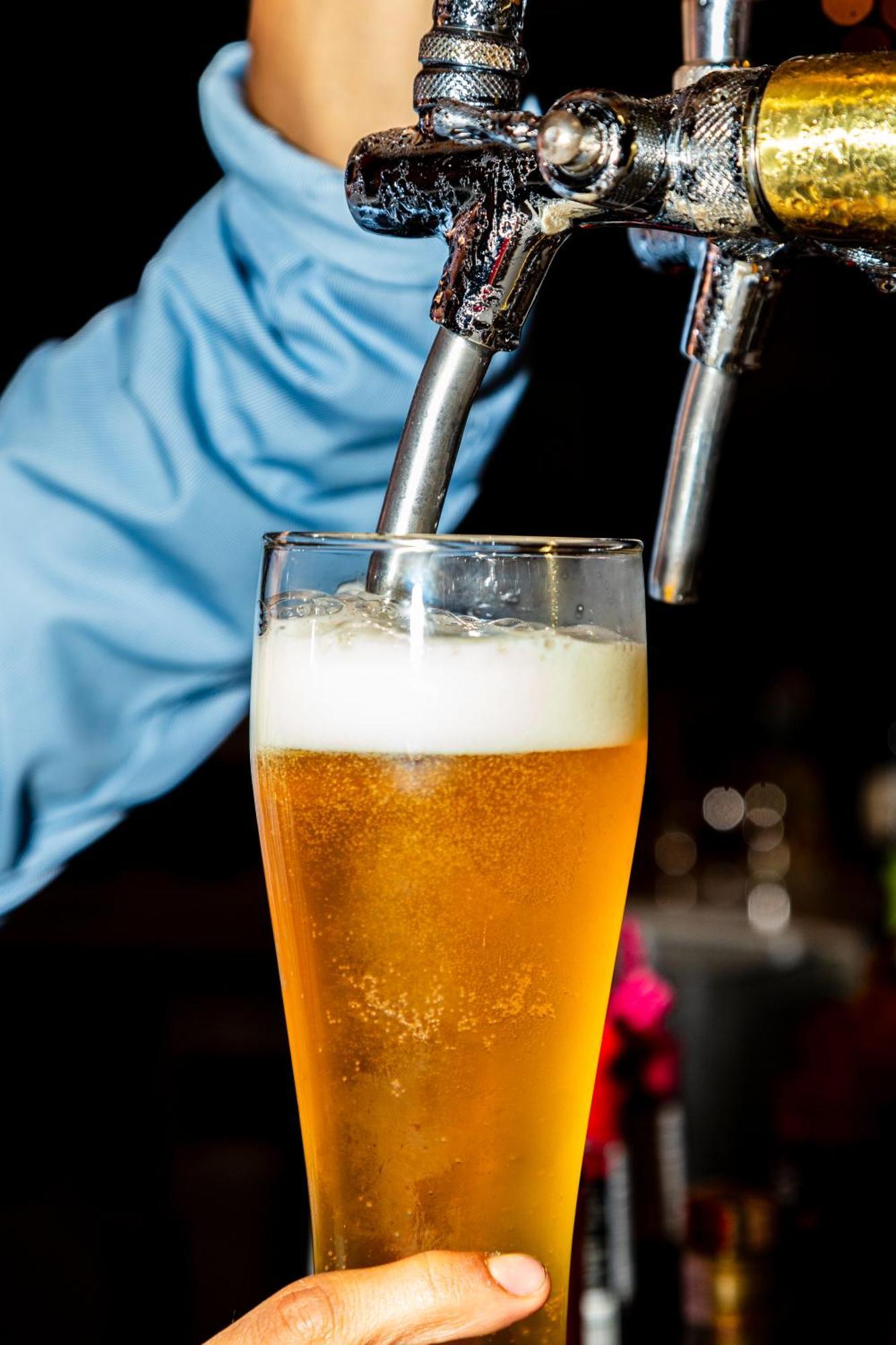 Sonesta Hotel Богота Экстерьер фото Beer being dispensed from a tap